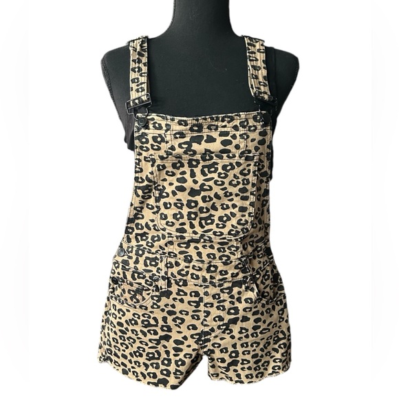 5/25$ ✨ Cheetah Overalls - Picture 3 of 13